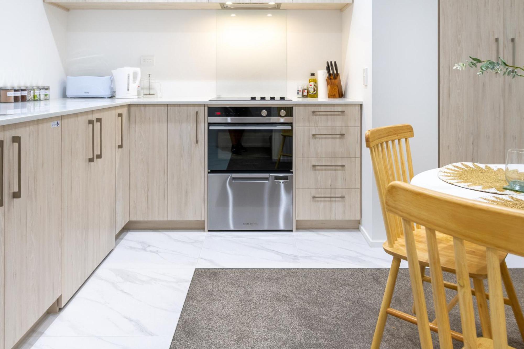 Urban Retreat: 2-Br Gem In Central Christchurch Apartment Exterior foto