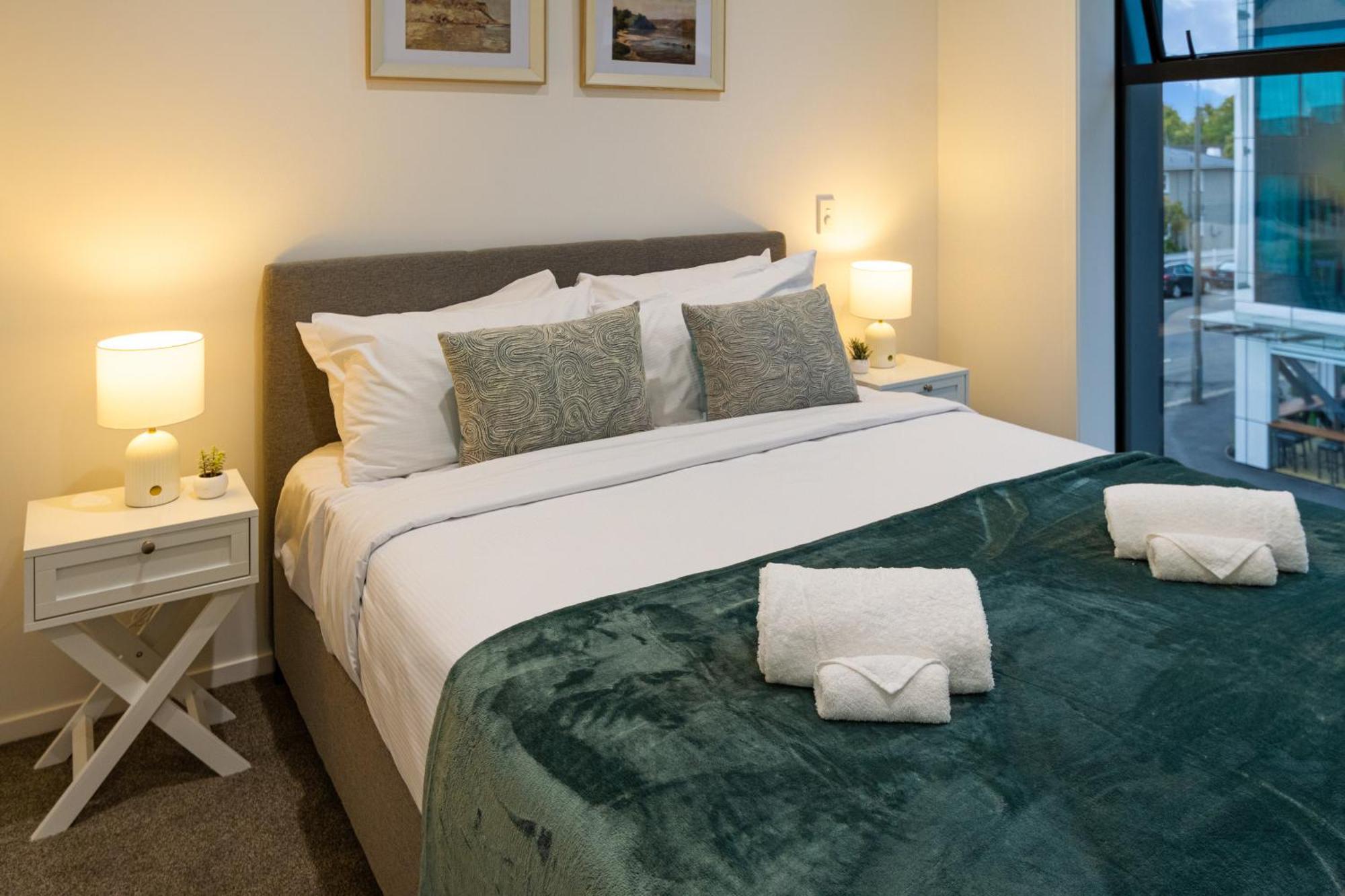 Urban Retreat: 2-Br Gem In Central Christchurch Apartment Exterior foto