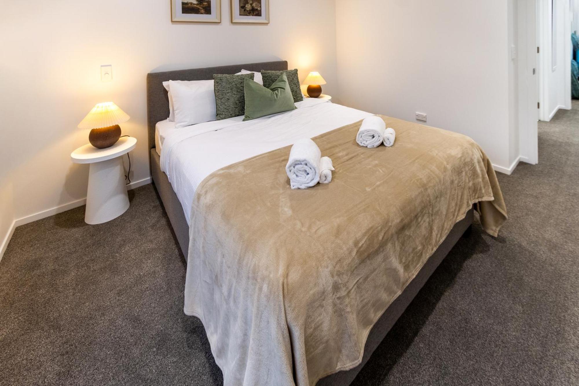 Urban Retreat: 2-Br Gem In Central Christchurch Apartment Exterior foto