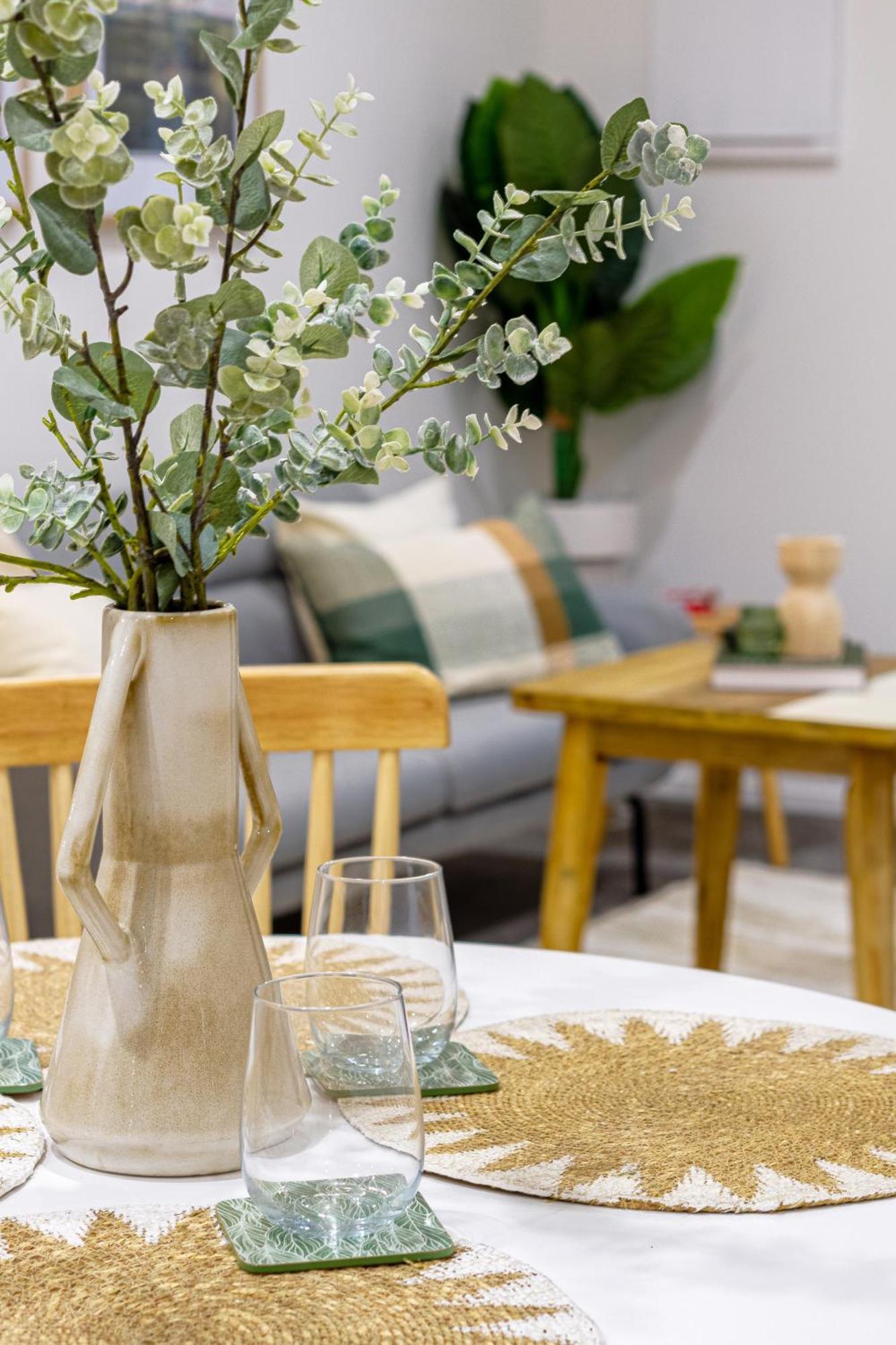 Urban Retreat: 2-Br Gem In Central Christchurch Apartment Exterior foto